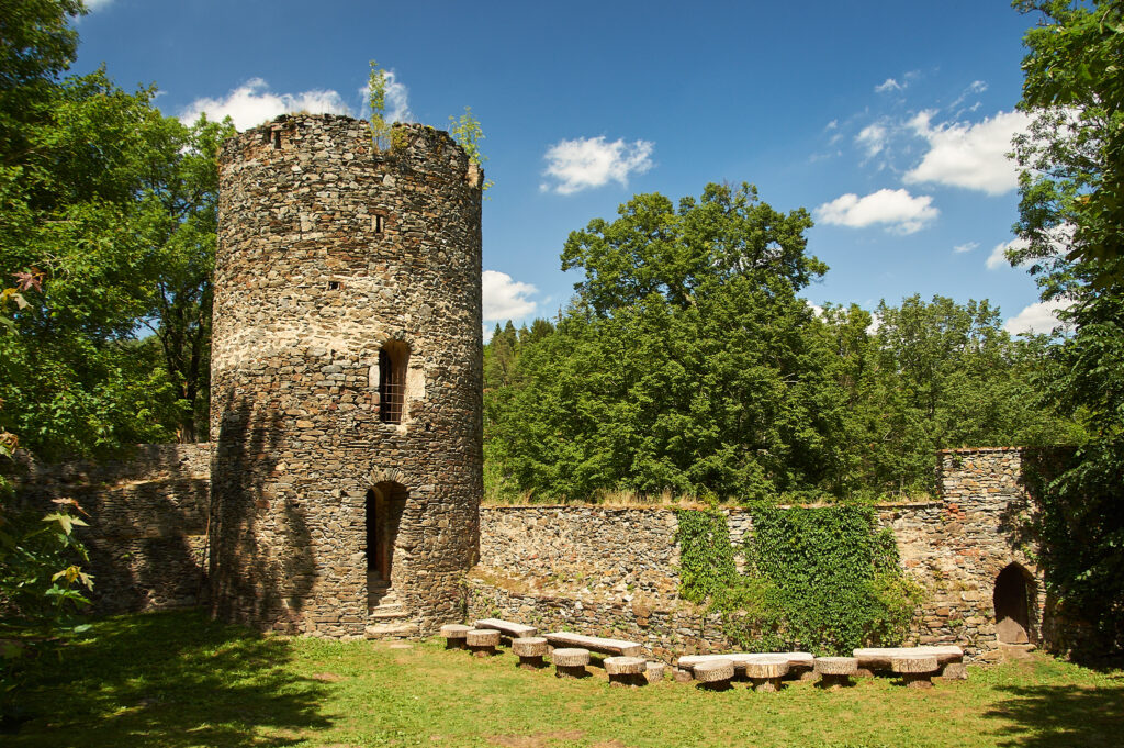 Bitov Castle Garden